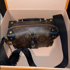 Brown And Black Detachable Crossbody Strap With Gold Chain. Louis Vuitton Crossbody, Gold Chains, Louis Vuitton Bag, Black And Brown, Bag Lady, Louis Vuitton, Chain, Black, Color