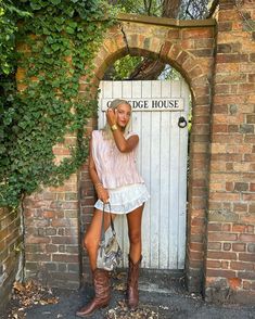 yes indedd 777 Fashion Girly Aesthetic, Outfits For Charleston Sc Fall, Boutique Modeling Poses, Charleston Fall Outfits, Cool Vibes Aesthetic, Australia Aesthetic Outfit, Country Boho Outfit, Austin Texas Outfits, Ranch Pictures