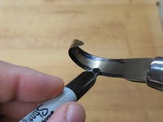 How to Sharpen a Hook Knife - The Easy Way - Home Fixated Spoon Carving Tools, Wooden Spoon Carving, Whittling Projects, Wood Spoon Carving, Dremel Carving, Simple Wood Carving, Wood Carving For Beginners, Woodturning Tools, Carved Spoons