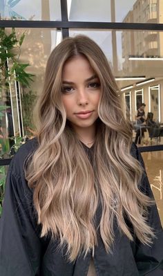 Long Curtain Bangs, Trend Hairstyle, Light Brunette Hair, Beige Blonde Hair, Medium Length Wavy Hair, Dark Blonde Hair Color, Balayage Blond, Bronde Balayage, Ombre Hair Blonde