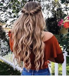 13 Cute Super Bowl Hairstyles Penteado Cabelo Curto, Long Curly Hair, Long Curly, About Hair, Hair Dos, Gorgeous Hair, Hair Day, Rapunzel, Pretty Hairstyles