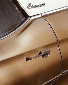 an old car with the door handle missing