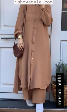 Trendy Long Abaya Design ideas - Unique Colors of abaya outfit ideas Modest Abaya Designs, Satin Kurti Designs, Short Abaya, Stylish Abaya Designs, Islamic Modest Fashion, Cotton Suit Designs, Muslimah Fashion Casual, Simple Dress Casual, Modest Casual Outfits