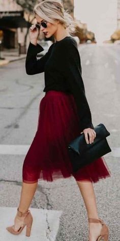 If you need help deciding what to wear to a Christmas partyor Christmas daythese 101 Simple Christmas outfit Ideas are inspirational. Holiday Party Outfit Work, Red Lace Skirt, Moda Over 40, Red Tulle Skirt, Skirt Tulle, Long Skirt Outfits, Christmas Party Outfits, Holiday Party Outfit, Looks Black