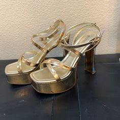 Michael Kors Paola Platform Snakeskin Embossed Metallic Pale Gold Size 7.5 New In Box These Are Sold Out And No Longer Available!!! Nonsmoking Household Gold Platform Heels With Almond Toe, Gold Leather Platform Heels, Gold Synthetic Sandals With Reinforced Heel, Gold Round Toe Leather Heels, Gold Leather Heels With Round Toe, Gold Synthetic Heels, Gold Almond Toe Heels In Synthetic Material, Gold Synthetic Heels With Almond Toe, Pale Gold