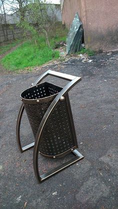 a trash can sitting on the ground next to a building