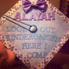 a purple and white graduation cap that says, look out kindergarten here i come