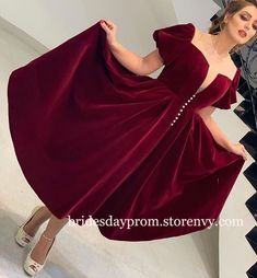 Tea Length Formal Dresses, Dress Pro, Yellow Homecoming Dresses, Velvet Prom Dress, Prom Dresses 2020, Best Prom Dresses, Long Evening Gowns, Burgundy Velvet, Evening Dresses For Weddings