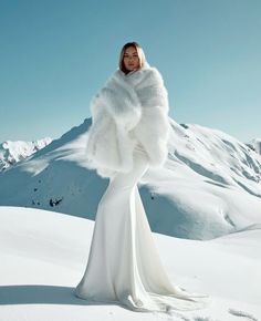 Winter Wonderland ❄️ Winter Snowy Aesthetic, Winter Flower Photoshoot, Winter High Fashion Photoshoot, Snow Glamour Photoshoot, Snow Winter Outfits Women, Editorial Snow Photoshoot, Snow Photoshoot Dress, Fun Winter Photoshoot Ideas, Snow Model Photoshoot