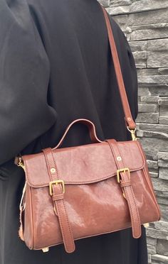 Premium Vintage Italian Leather Messenger Bag – Women’s Stylish Crossbody and Shoulder Tote Leather Work Tote, Messenger Bag Women, Embroidery Bags, Work Tote, Women Bags Fashion, Leather Work, Leather Messenger Bag, Leather Messenger, Classic Leather