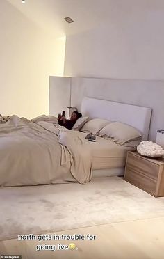 a bedroom with a bed, night stand and nightstands in it's corner