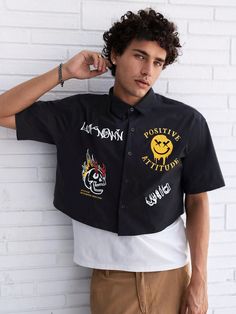 Negro Casual Collar manga corta Tela tricotada Dibujos animados,Letras Camisa Embellished No-Elástico  Ropa de hombre Men Cartoon, Letter Shirt, Cartoon Letters, Men Shirts, Graphic Shirt, Men Clothing, Black Casual, Graphic Shirts, Woven Fabric