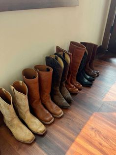 Cowboy Boots Outfits Women, Frye Boots Aesthetic, Virginia Outfits, Square Toe Boots Outfit, Denim Shorts Summer Outfit, Frye Boots Outfit, Montana Cowgirl, Shorts Summer Outfit, Cowgirl Coastal