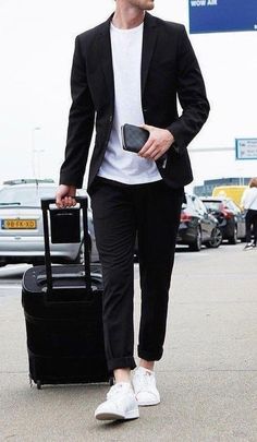 @AranzaDrive ❁ Suits And Sneakers, Blazer Outfits Men, Mens Business Casual Outfits, Formal Men Outfit, Men Fashion Casual Shirts, Designer Suits For Men, Outfit Chic, Mens Fashion Smart