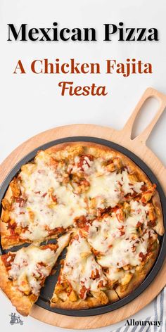 Give your taste buds a fiesta they won't forget with this scrumptious, easy Chicken Mexican Fajita Pizza! Whether it's a family get-together or a friends' gathering, everyone will be asking for seconds of this spicy, flavor-packed, and on-so-cheesy delight. Pizza Calzones, Fajita Pizza, Mexican Fajitas, Chicken Mexican, Homemade Pizza Crust, Chomp Chomp, Course Ideas, Mexican Pizza