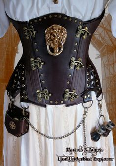 28" waist  Steampunk  Brass Lion  Explorer Corset " Veggie"' Leather on Etsy, $215.00 - perfect for showing your support of Richard the Lionheart!! Steampunk Lab, Steampunk Outfits Women, Flying Keys, Ethereal Style, Corset Steampunk, Steampunk Fantasy, Steampunk Couture