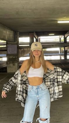 Sports Bra Outfit, Bra Outfit, Looks Pinterest, Tomboy Style Outfits, Chill Outfits, Causual Outfits, Outfit Trends, Swaggy Outfits, Cute Simple Outfits