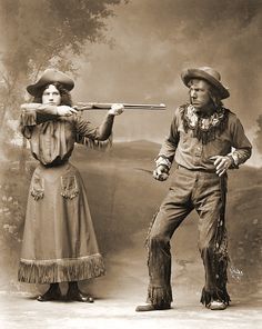 Three Women, Vintage Cowgirl, Interesting History, Old West, White Photo, Vintage Pictures