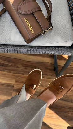 Loro Piana Shoes, Instagram Design Creative, Muslim Outfits Casual, Hijabi Style, Everyday Fashion Outfits, Only Shoes, Brown Girl, Loro Piana, Pretty Shoes