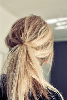 messy pony Hair In A Ponytail, Pretty Ponytails, Cute Ponytail Hairstyles, Trendy We Fryzurach, Blonde Ponytail, Cute Ponytails, Messy Ponytail, A Ponytail, Long Blonde