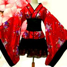 Red Never Worn Japanese Kimono Traditional, Kimono Diy, Kimono Traditional, Short Kimono Robe, Japanese Costume, Mode Kimono, Kimono Yukata, Girls Robes, Traditional Kimono