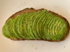 8 Uncommon Super Foods You Should Eat Every Week Chickpea Sandwich, Avocado Ice Cream, Breakfast Photo, The Last Meal, Bagel Cream Cheese, Flatter Stomach, Cooked Veggies