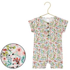 Our Lou Lou Rompers are your everyday go-to that make dressing baby a breeze. functional buttons down front rolled short sleeves and leg cuffs for gender neutral style snaps for easy changes lightweight + silky soft fabric Hassle-free one piece, exceptionally cute. Sizes: Newborn-3 Month: 6-12 pounds // 18-22” long 3-6 Month: 12-16 pounds // 22-27” long 6-12 Month: 16-20 pounds // 26-30” long 12-24 Month: 20-30 pounds // 29-33” long 2/3T : 28-34 pounds // 32-40” long 4/5 : 37-45 pounds // 39-45" Gender Neutral Style, 45 Pounds, Neutral Style, Lou Lou, How Big Is Baby, Leg Cuffs, 20 Pounds, Modern Prints, Soft Fabric