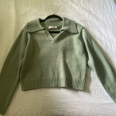 Nwot Only Tried On And Never Wore It Super Cute And Soft, Could Be A Crop Fit Cuz It's A Little Small On The Length Knit Sweater With Puff Sleeves, Light Green Sweater, Trip Fits, Green Sweater Top, Army Green Sweater, Capsule Wardrobe Essentials, Green Outfit, Cute Sweaters, Pastel Green