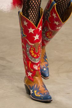 House of Holland at London Fashion Week Fall 2017 - Details Runway Photos Space Cowgirl, Boho Boots, House Of Holland, The Cowboy, Cow Boy, Cowboy Boot, Crazy Shoes, Fall 2017, Cowgirl Boots