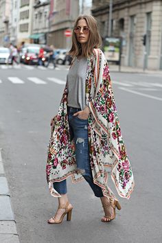 Fashion and style: Peonies Floral Kimono Cardigan, Moda Hippie, Boho Mode, Mode Kimono, Mode Abaya, Mode Boho, Bohol, Floral Kimono