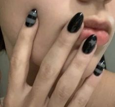 #nails #nailart #naildesign #acubi #acubifashion #acubicore #acubinails #acubistyle Emo Nail Inspiration, Grunge Gel Nails, Gothic Nail Art Short, Emo Short Nails, Cute Grunge Nails, Idol Nails, Skull Nails, Insta Poses