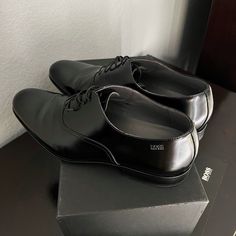 Derby Shoes Made In Italy By Boss. On A Rubber Sole With A Leather Injection, This Pair Is Crafted In Rich Leather With Stitching Details. Sole: Leather/Other Material Fully Lined Laces Packaging: Box & Dust Bag **Only Worn Twice** Hugo Boss Shoes, Boss Shoes, Boss Black, Stitching Details, Derby Shoes, Packaging Box, Italian Leather, Hugo Boss, Derby