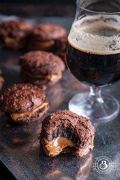 Chocolate Stout Cookies with Salted Dulce De Leche Filling are easy to makeand so deliciousThis is how you win the cookie exchange Bread Pudding Muffins, Cinnamon Roll Muffins, Croissant Bread, Recipe Cookies, Cherry Sauce, Beer Bread, Beer Recipes, Cookie Scoop, Bread Pudding