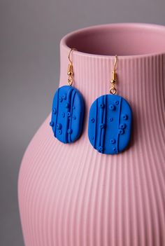 Let yourself be enchanted by the timeless beauty of these unique handmade earrings, true eye-catchers that will take your look to the next level. The intense royal blue hue, combined with a subtle texture, makes these earrings an indispensable piece for any jewelry collection. Each earring is handcrafted with the utmost care and attention, with textures carefully and lovingly applied. This ensures that each earring is a unique work of art that adorns your ears. Despite their striking appearance, Artistic Blue Earrings As Gift, Handmade Artistic Blue Earrings, Handmade Blue Earrings As A Gift, Handmade Blue Earrings For Gift, Modern Polymer Clay Drop Earrings, Elegant Blue Polymer Clay Earrings, Handmade Blue Polymer Clay Earrings, Unique Blue Polymer Clay Jewelry, Royal Blue Earrings