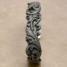 Unique Pendant, Silver Bangles, Geometric Art, Bracelet Sizes, Shopping List, Jewelry Collection, Bangles, Ships, Japan