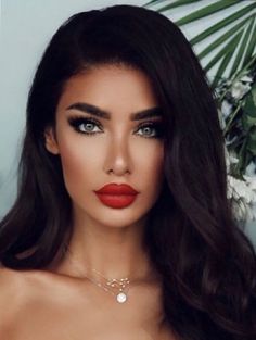 Makeup Bibir, Makeup Cantik, Red Lips Makeup Look, Red Lipstick Makeup, Simple Makeup Tips, Long Dark Hair