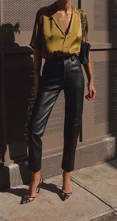 Leather Pants Outfit, Black Leather Pants, Mode Casual, Looks Street Style, Mode Inspo, 가을 패션, Work Attire, Looks Style, Mode Inspiration