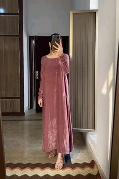 Fesion Designing, Simple Churidar, Iphone Selfie, Desi Fits, Sun Dress Casual, Simple Style Outfits, Velvet Dress Designs, Latest Bridal Dresses, Latest Dress Design