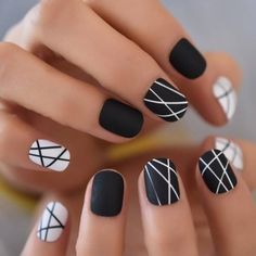 24 Stunning Short Square Nails For 2021 Full Nail Tips, Natural Fake Nails, Nail Art French, White French Nails, Faded Nails, Unghie Sfumate, Short Fake Nails, Nail Art Salon