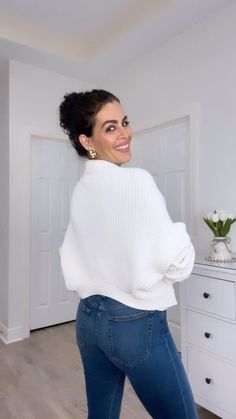 Doranellys Patton on Instagram: "Love a Cardigan ❤️1 or 2? 👉🏼Type the word OUTFIT and I’ll send all of these items straight to your DMs.
Escribe ENLACES y te los envío. 
How to cropped your oversized cardigan or wear it as a shrug. 
3 cardigans in one!
More wears per clothing item. ❤️
Outfit in bio, in my @shop.ltk  as @doranellyspatton , and “September ” stories. 
Direct url: https://liketk.it/4PvAg
More wears per clothing item. ❤️

🚫Do not repost my videos without my consent ©️

Style tips, fashion hacks, cardigan style, T-shirt, scarf tutorial, casual outfits, how to wear, Fall fashion" Clothing Tricks, Upcycle Clothes Diy, Clothes Diy