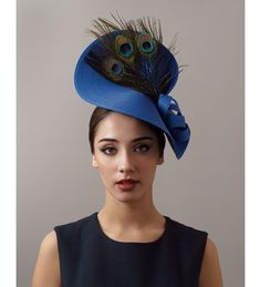 Royal blue peacock derby fascinator hat. This beautiful electric blue derby fascinator hat is decorated with Peacock feathers.This is a peacock ladies dressy hat for any special occasion like Oaks derby day, Royal Ascot Ladies day, Horse racing, tea party or weddings. This derby hat has an electric blue colour that suits the face. It is mounted on a headband that allows to tilt the hat to the liking of each one. You can choose the side of the head where you like to wear the hat. 1€ of each Order Royal Ascot Ladies Day, Hat Feathers, Ascot Ladies Day, Blue Veil, White Fascinator, Dressy Hats, Royal Ascot Hats, Sage Green Floral, Derby Fascinator