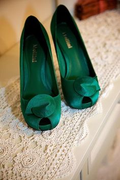 Emerald Green Shoes, Emerald Shoes, Emerald Green Weddings, Chic Chic, Pastel Outfit, Emerald Wedding, Green Wedding Shoes, Gorgeous Shoes, Carrie Bradshaw