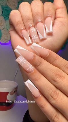 Simple Winter Acrylic Nails Coffin, Short Acrylic Nails Ideas Christmas, Christmas Acrylic Nails Medium Length, White Christmas Acrylics, Christmas Full Set Nails, Simple Xmas Nails Acrylic, Red Christmas Nail Designs Acrylic, Christmas Nails Acrylic Medium Length, Simple Christmas Acrylics