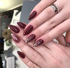 Mehroon Nail Extensions, Nail Art Maroon Elegant, Nailart Merah Maroon, Nail Art Merah Maroon, Maroon Nail Ideas, Nail Art Maroon, Nails Maroon, Maroon Nail Art, Maroon Nail Designs