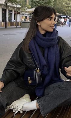 Cold Outfits, Looks Street Style, Blue Scarf, Outfit Inspo Fall, Mode Vintage