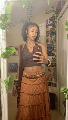 Earth Tone Black Women, Earthy Rnb Aesthetic, 90s Earthy Outfits, Earthy Feminine Style, Lauryn Hill Aesthetic Outfits, Earthy Black Men Aesthetic, Boho Earthy Outfits, Black Earthy Girl, Earthy Cardigan