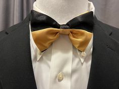 Black and Gold pretied bowtie is now available #handsomehankies #bowties #pretied #mensaccessories #mensfashion Gold Bowtie, Gold Color Combination, Tie Gifts, The Expert, Tie Accessories, Suit And Tie, Bow Ties, Cairo, Color Combination