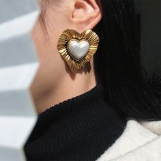 Vintage-inspired earrings featuring gold-toned hearts with radiant sunburst details and silver-toned centers Material: Zinc Alloy Alloy Earrings, Heart Shaped Earrings, Estilo Punk, Trendy Earrings, Vintage Pearls, Heart Studs, Heart Earrings Studs, Boho Stil, Geometric Earrings