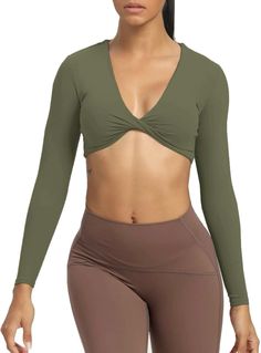 #amazonfinds #fitfashion #amazonassociate #ad #affiliate V Workout, Crop Tops For Women, Gym Crop Top, Yoga Long Sleeve, Workout Crop Top, Crop T Shirt, Fitness Yoga, Long Crop Top