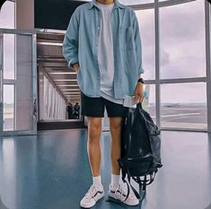 Kemeja Denim, Look 80s, Kpop Fashion Men, Minimalist Moda, Model Citizen, Mens Summer Outfits, Mens Casual Outfits Summer, Mens Trendy Outfits, Street Style Outfits Men